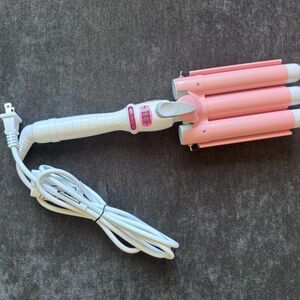 Insert Waves Here Triple Barrel Hair Waver